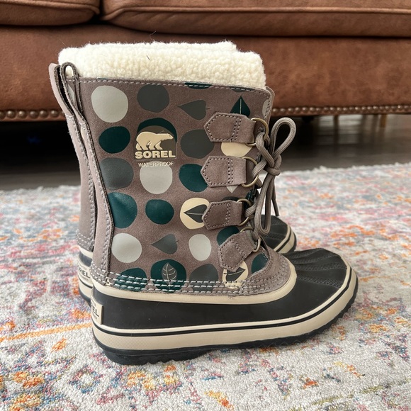 Sorel Waterproof Snow Boots Size 7 - Picture 1 of 5